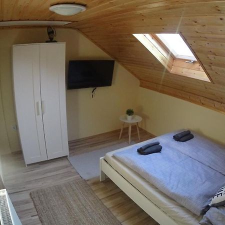 Black & White Apartments - White Еґер Екстер'єр фото