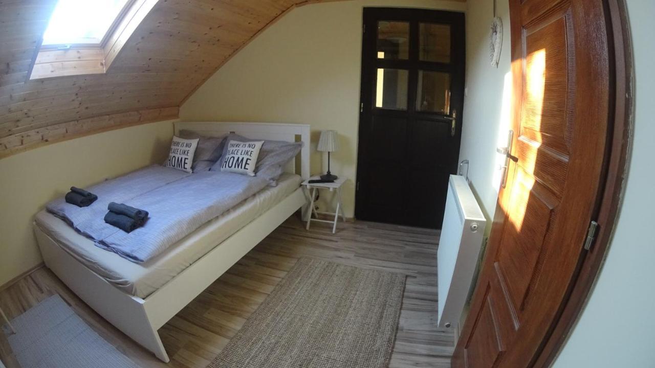 Black & White Apartments - White Еґер Екстер'єр фото