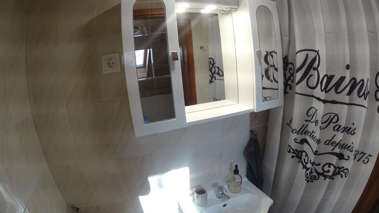 Black & White Apartments - White Еґер Екстер'єр фото