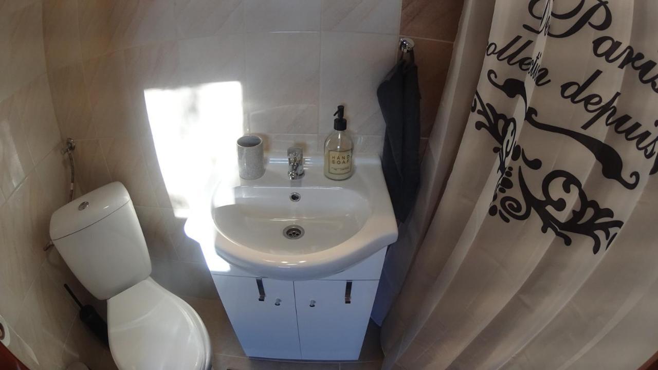 Black & White Apartments - White Еґер Екстер'єр фото