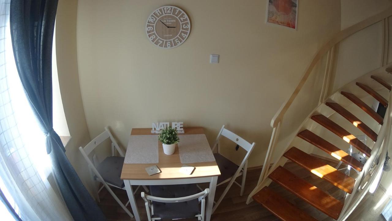 Black & White Apartments - White Еґер Екстер'єр фото