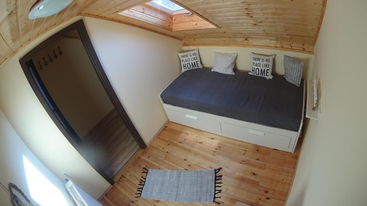 Black & White Apartments - White Еґер Екстер'єр фото