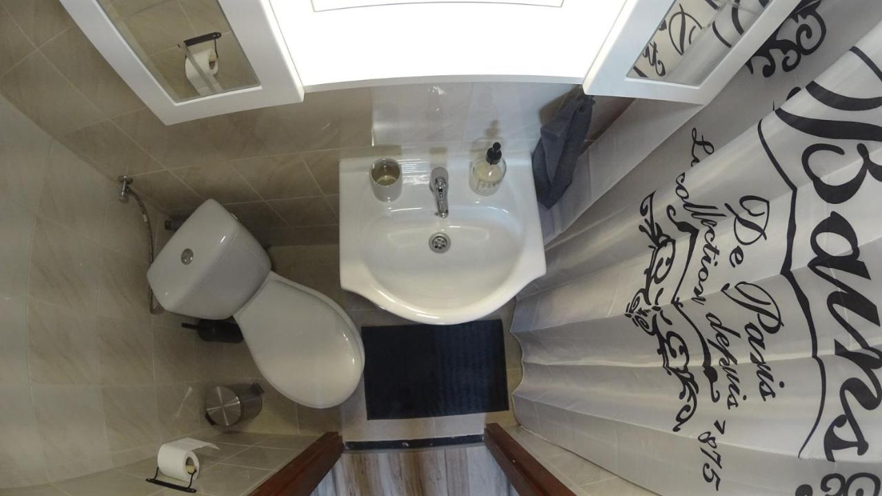 Black & White Apartments - White Еґер Екстер'єр фото