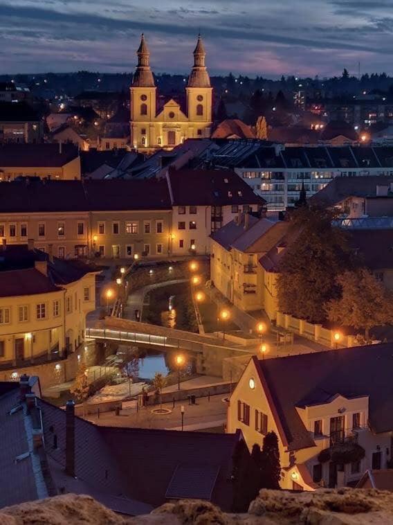 Black & White Apartments - White Еґер Екстер'єр фото